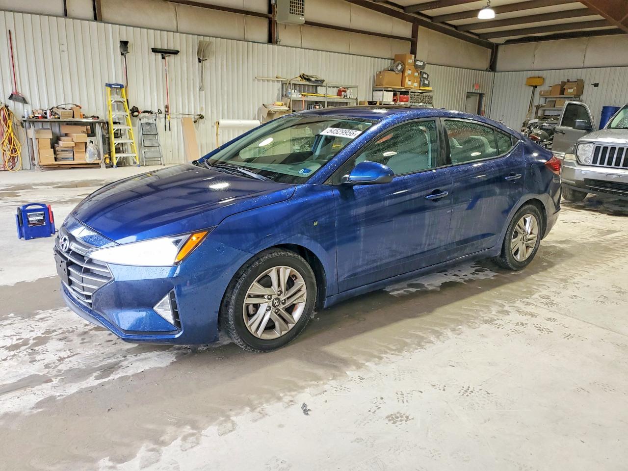 Salvage Hyundai ELANTRA Image