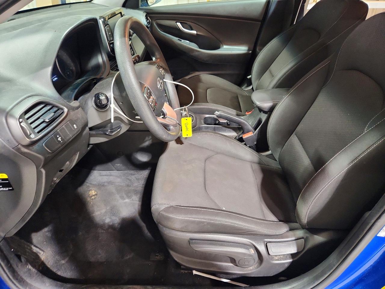 Hyundai ELANTRA Base