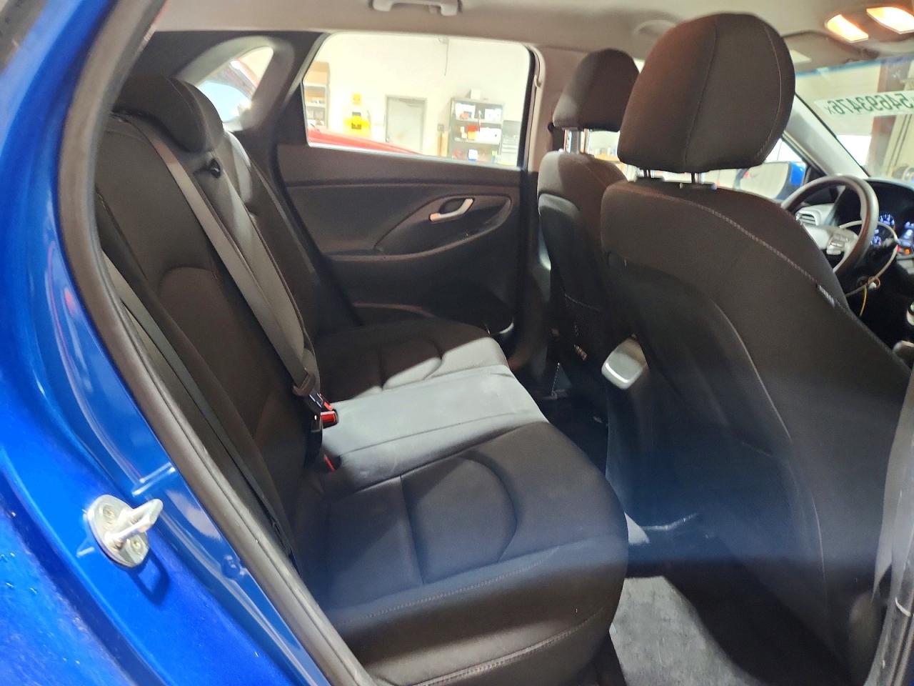 Hyundai ELANTRA Base