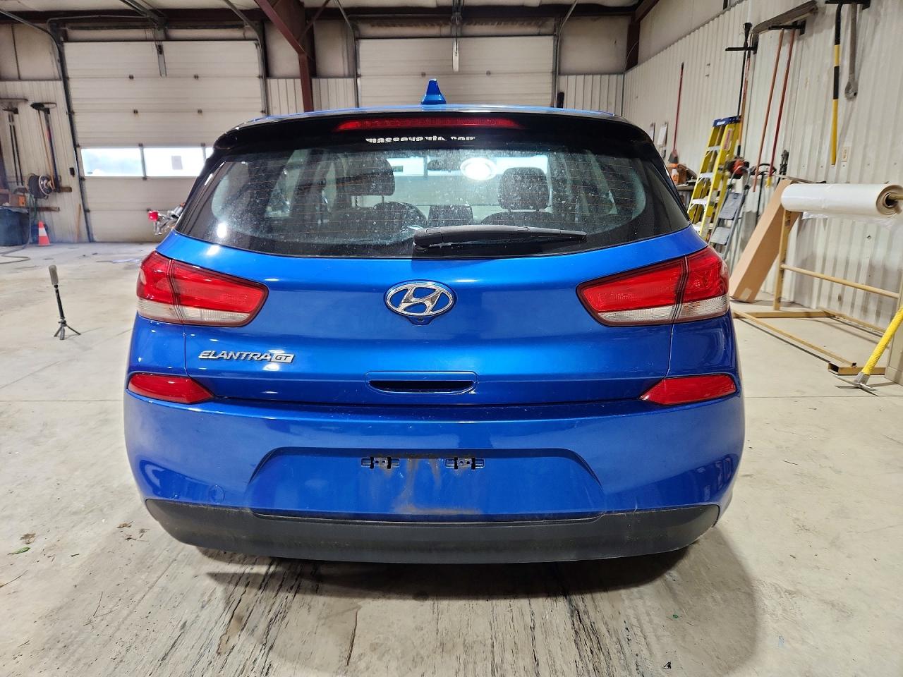 Hyundai ELANTRA Base