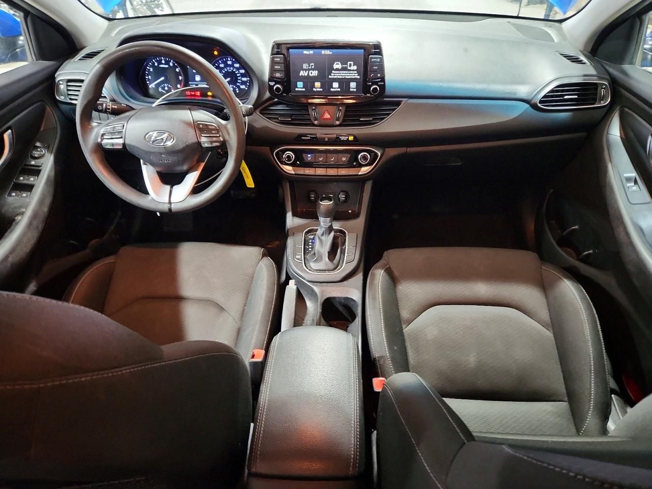 Hyundai ELANTRA Base