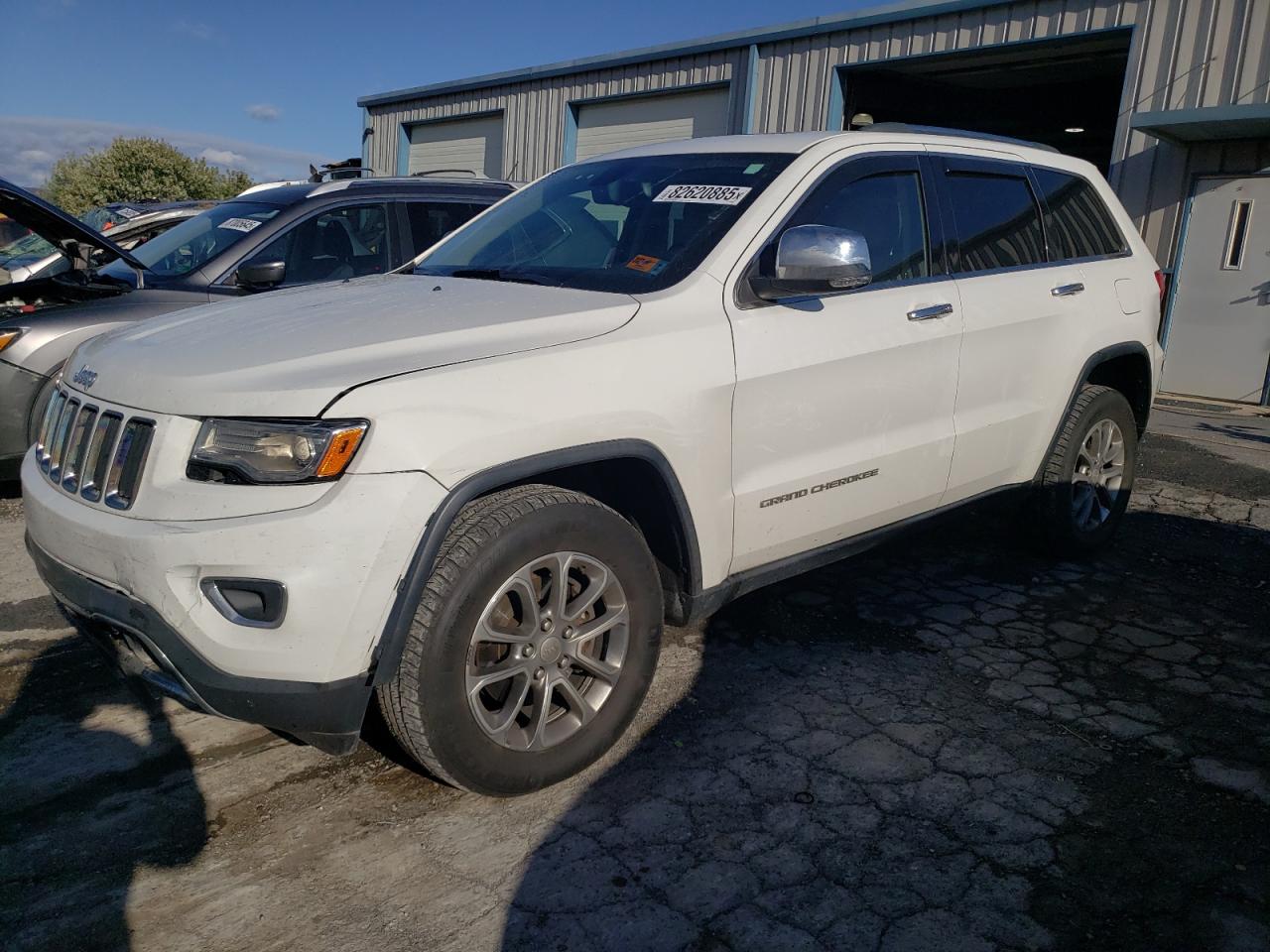 Salvage Jeep Cherokee Image