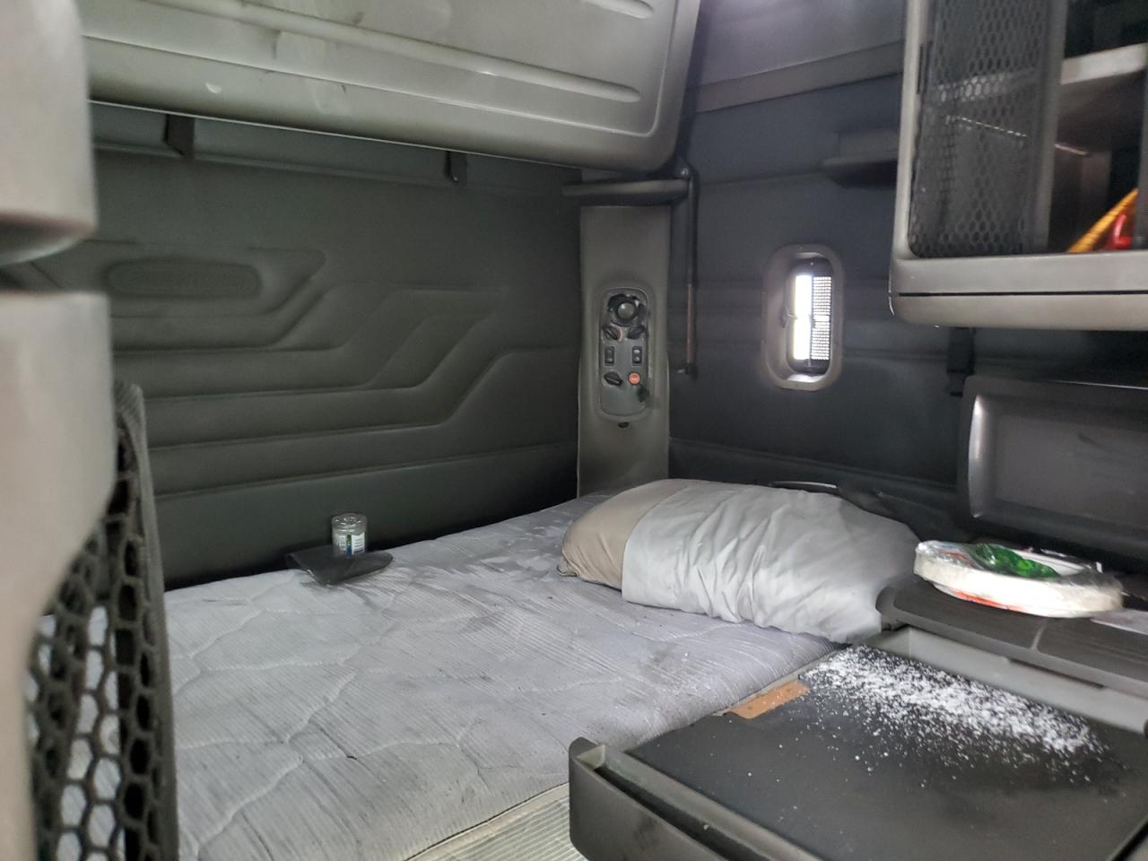 Freightliner Conventional St120