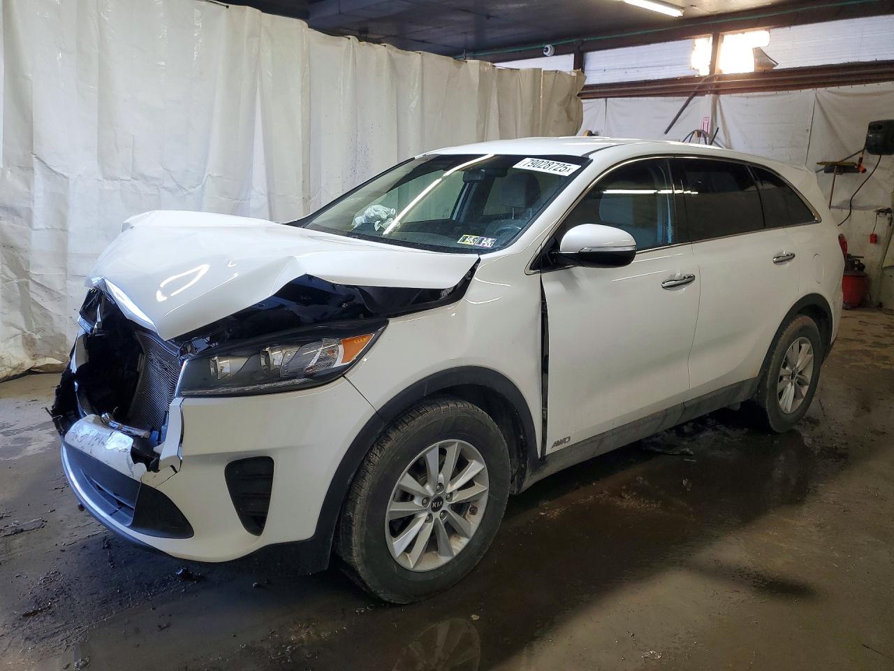 Salvage Kia Sorento Image