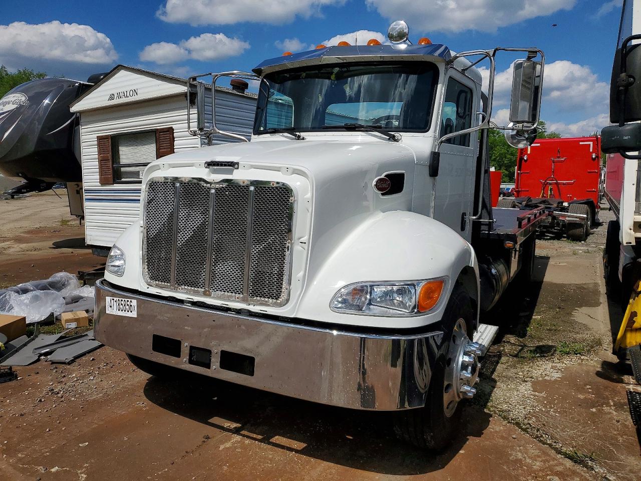 Peterbilt 337