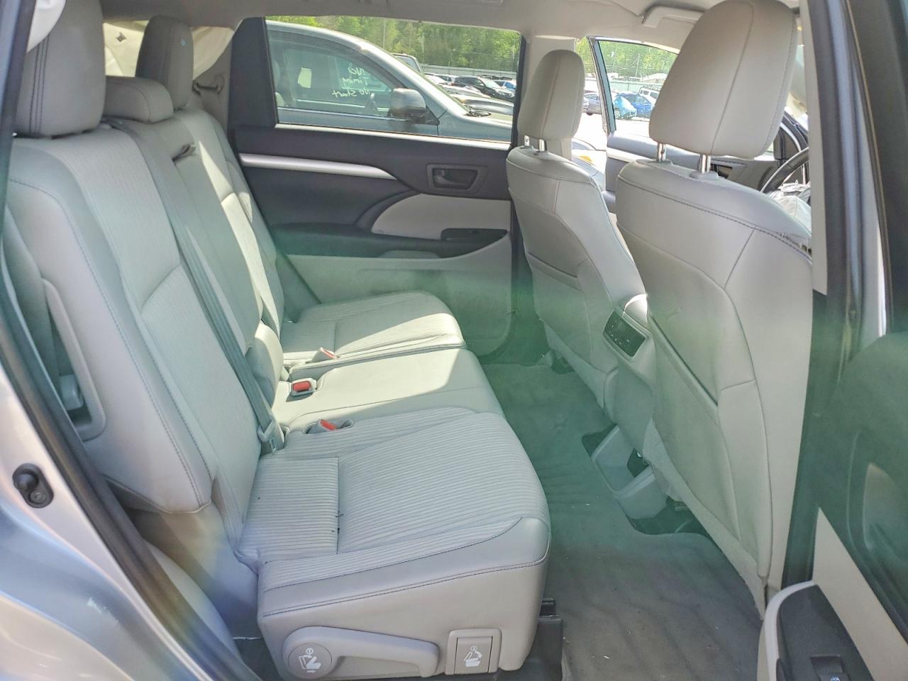 Toyota Highlander Le Plus
