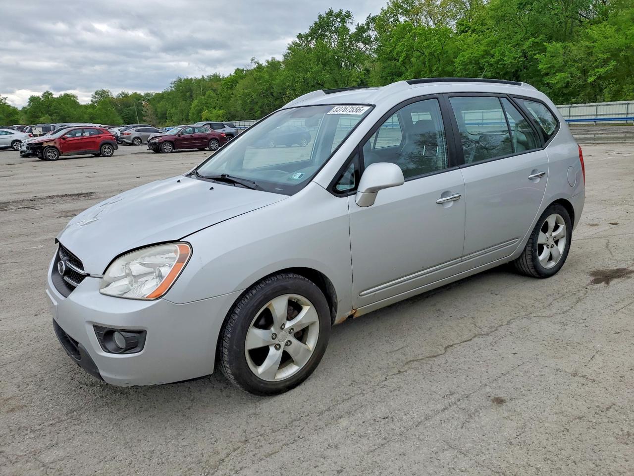 Salvage Kia Rondo Image