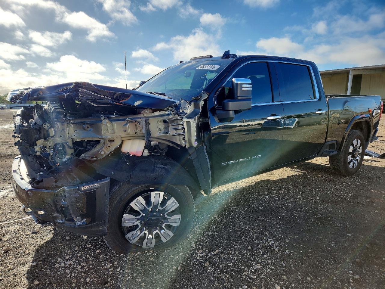 Salvage GMC Sierra Image