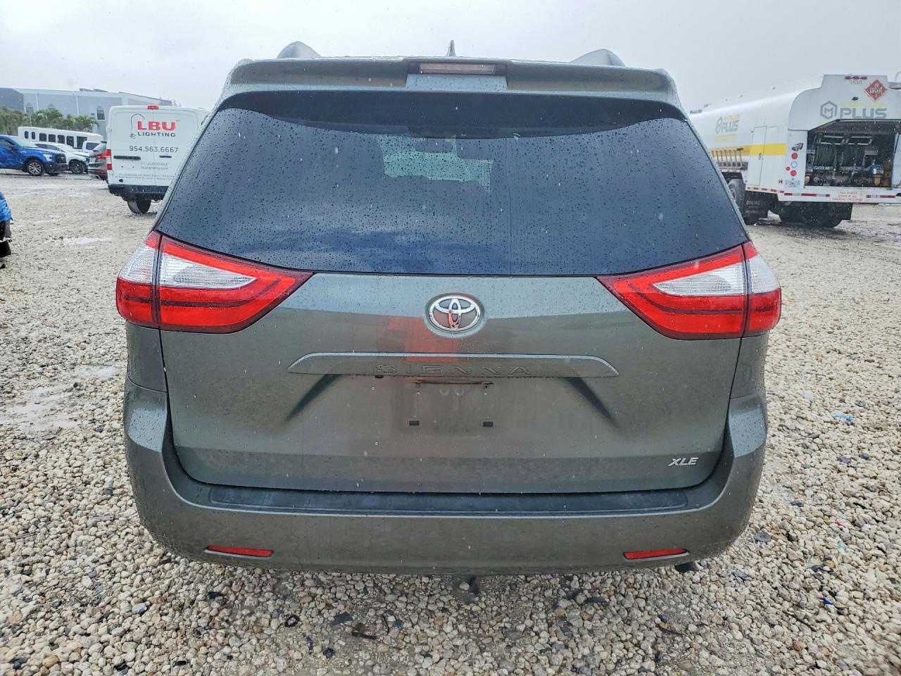 Toyota Sienna Xle 8-passenger