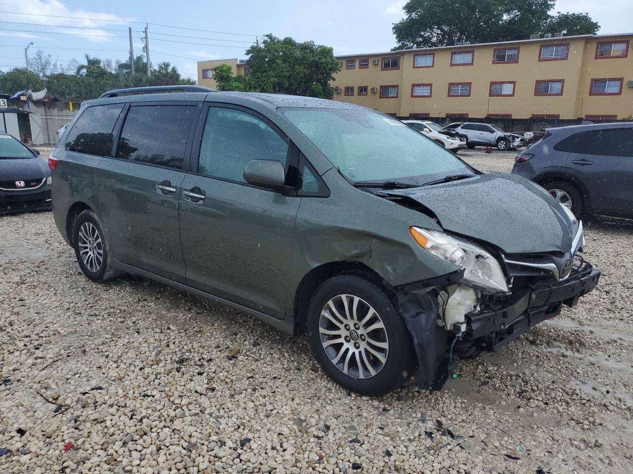Toyota Sienna Xle 8-passenger