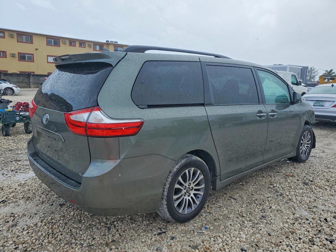 Toyota Sienna Xle 8-passenger