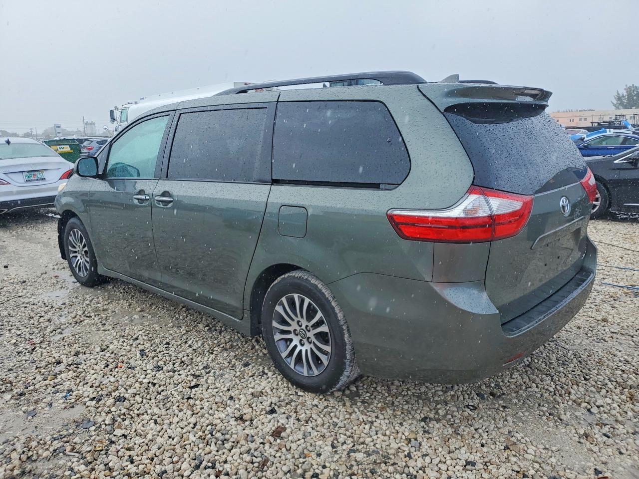 Toyota Sienna Xle 8-passenger