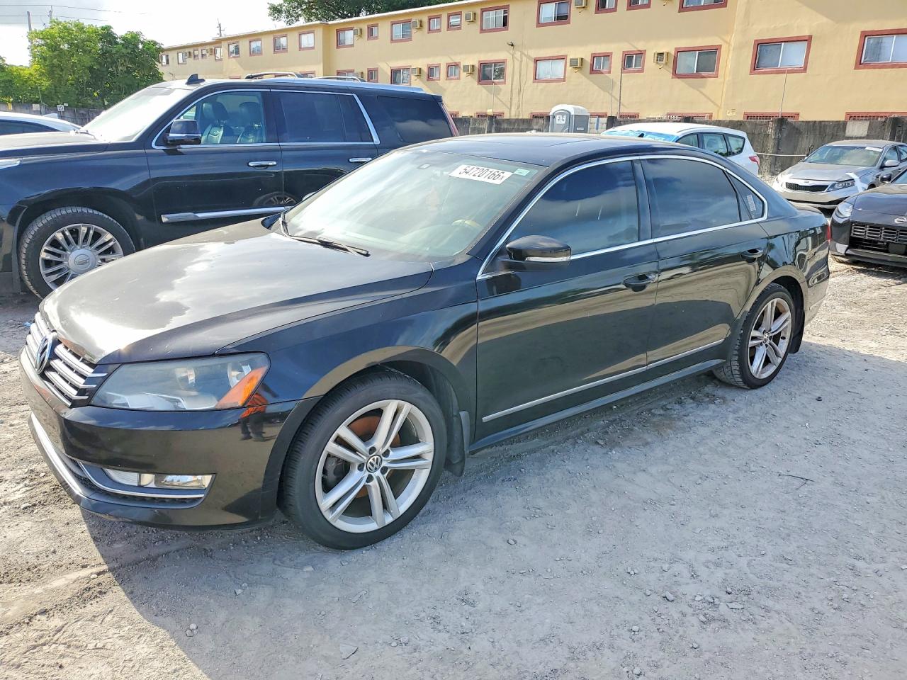Salvage Volkswagen Passat Image