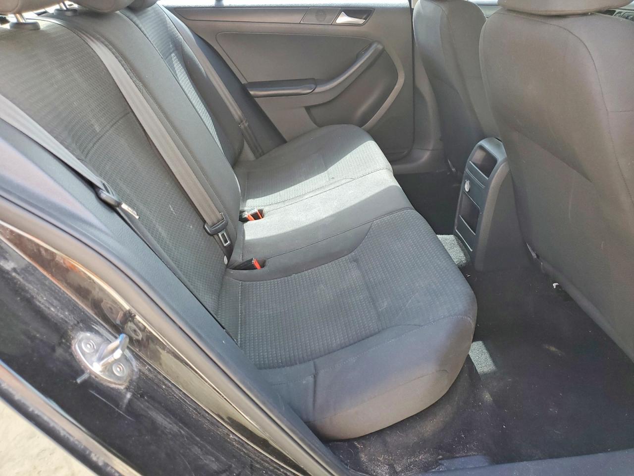 Volkswagen Jetta Base