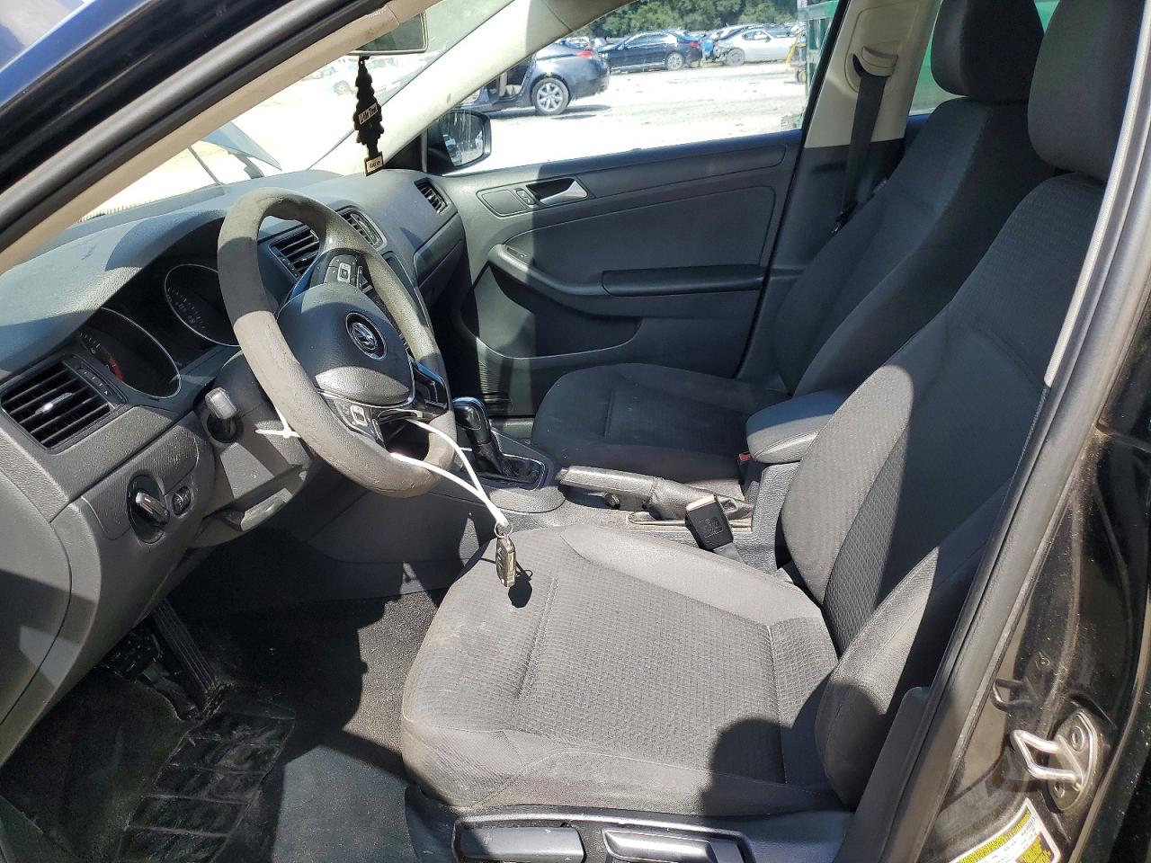 Volkswagen Jetta Base