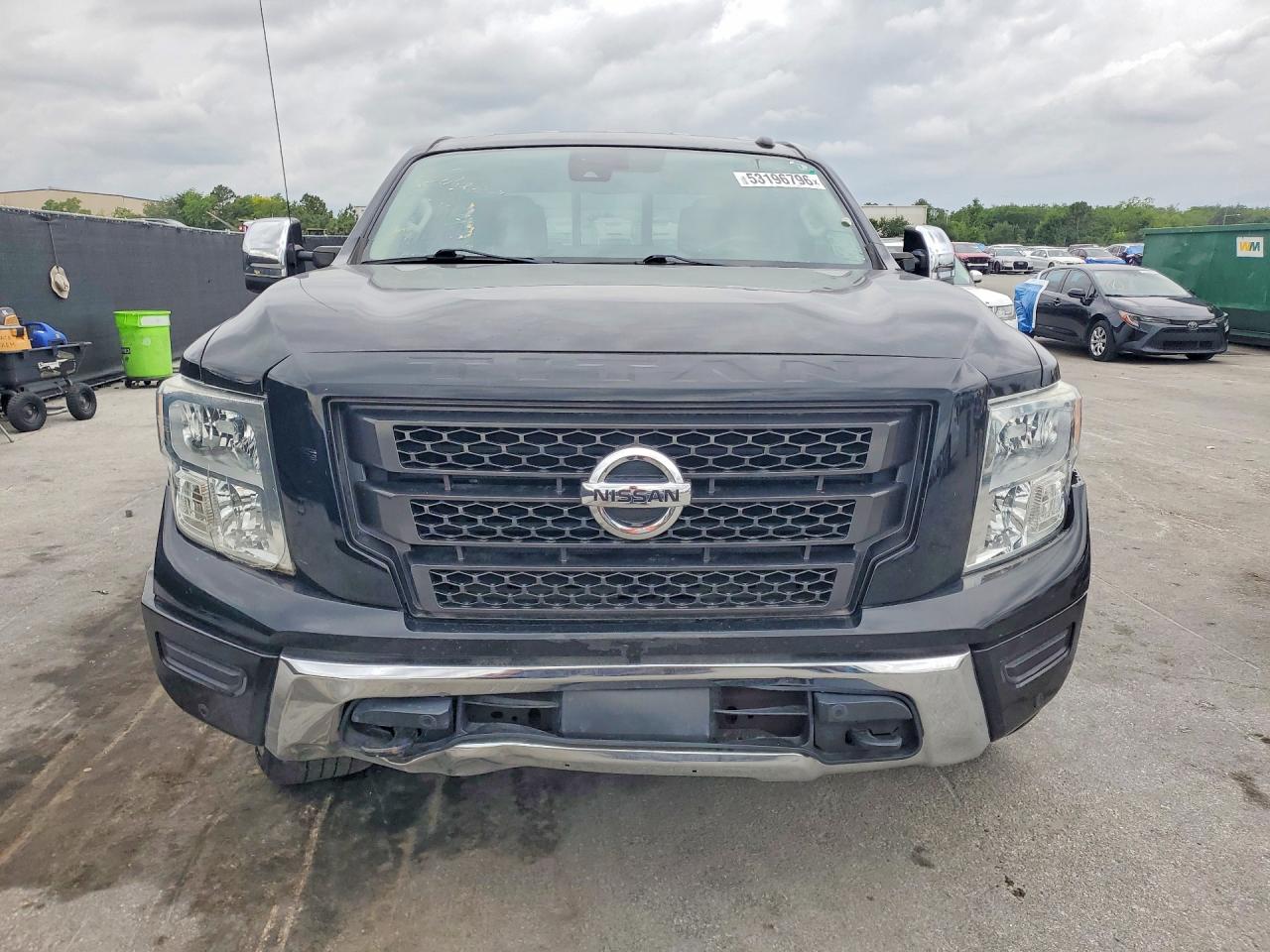 Nissan Titan Sv