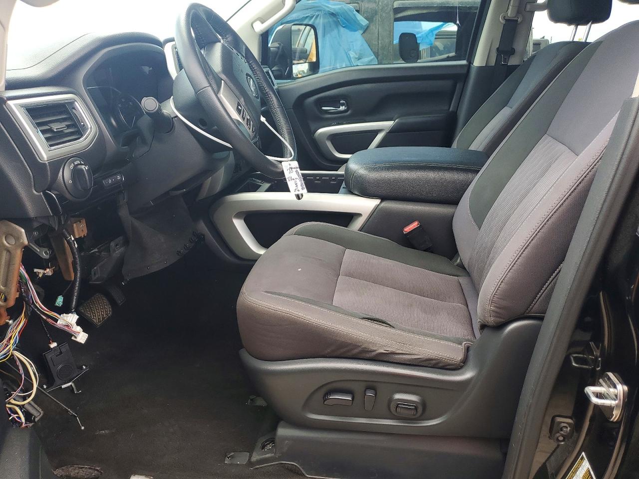 Nissan Titan Sv
