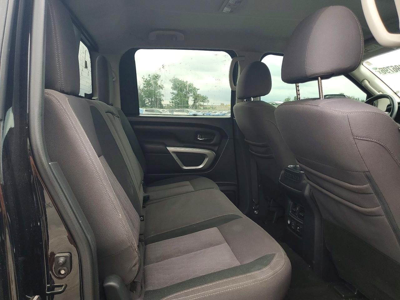 Nissan Titan Sv