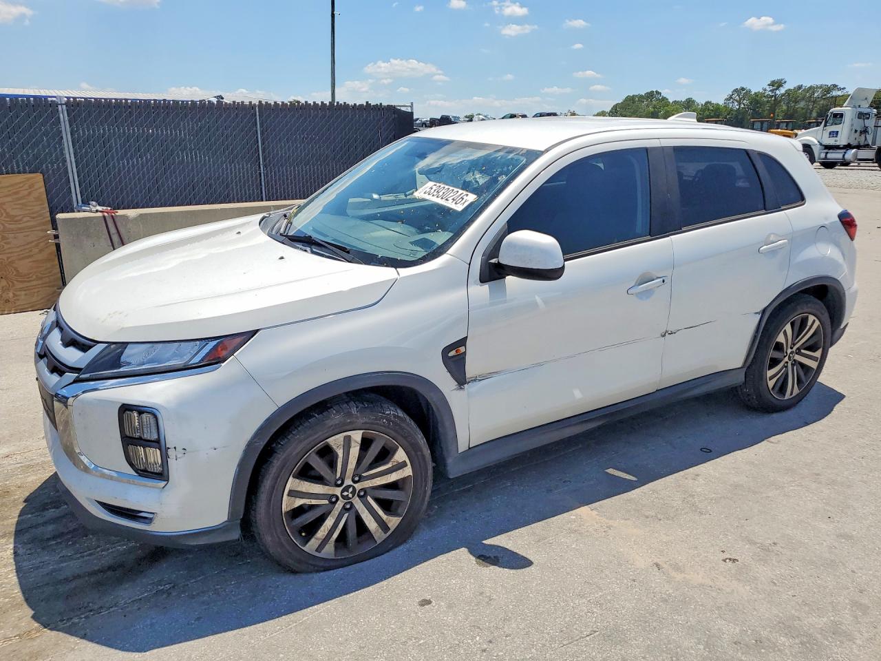 Salvage Mitsubishi Outlander Image