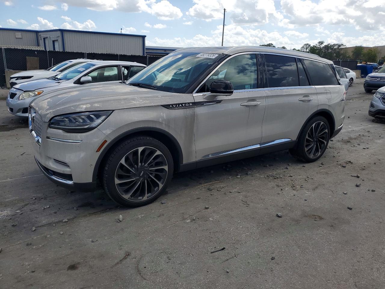 Salvage Lincoln Aviator Image