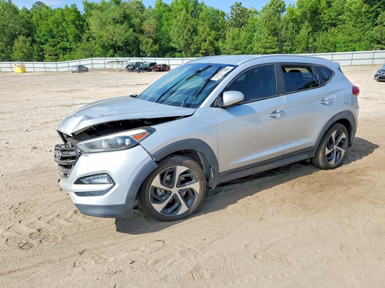 Salvage Hyundai TUCSON Image