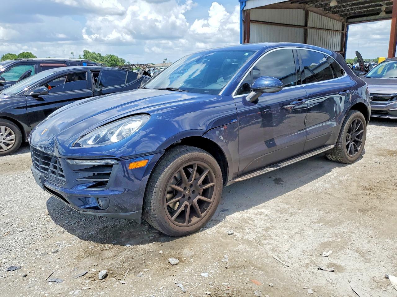Salvage Porsche Macan Image