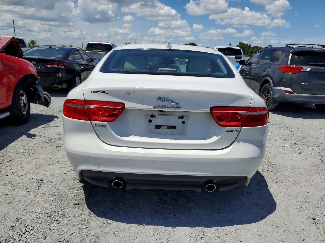 Jaguar XE Premium