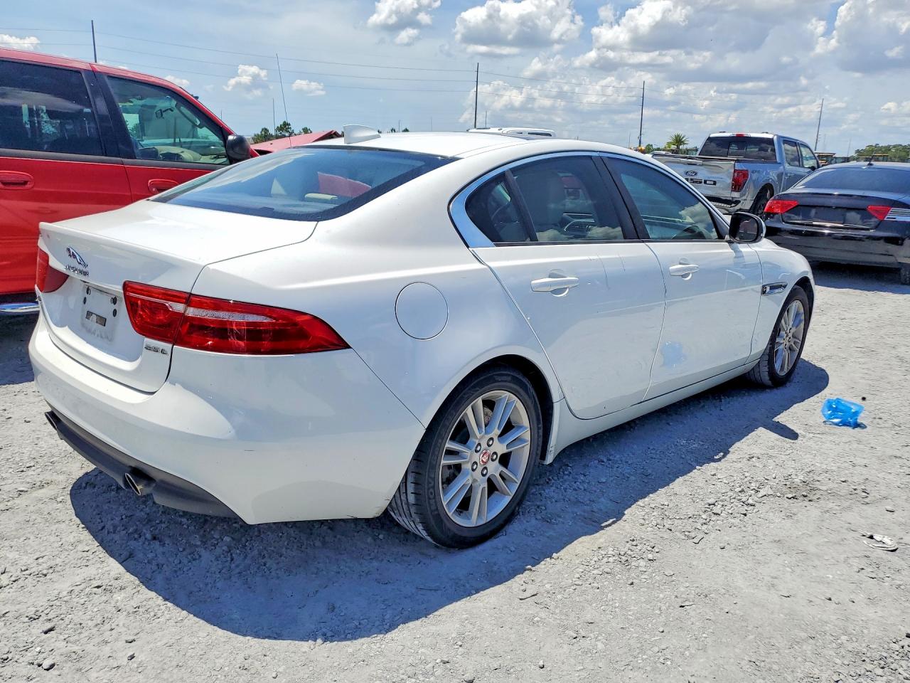 Jaguar XE Premium