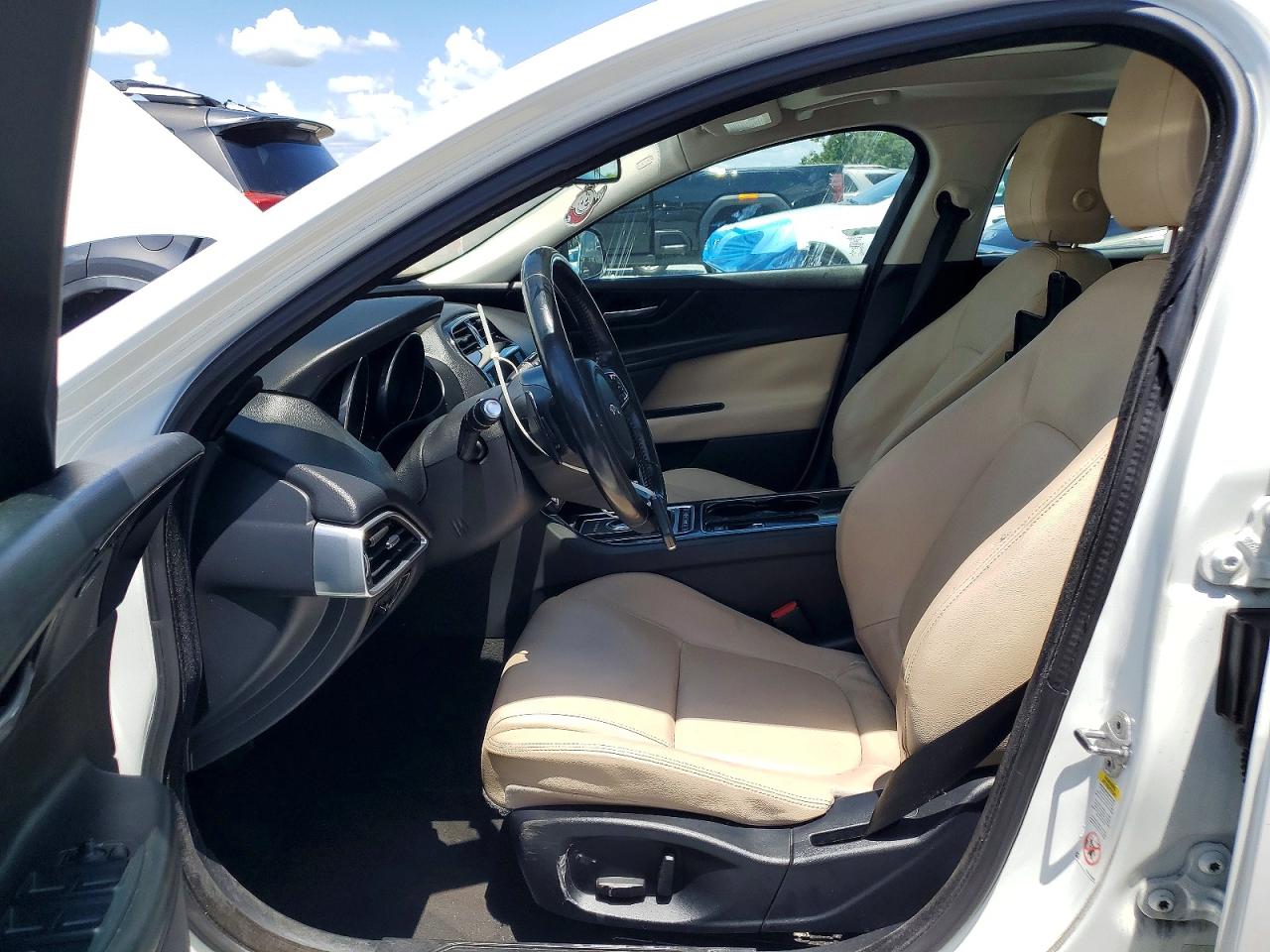 Jaguar XE Premium