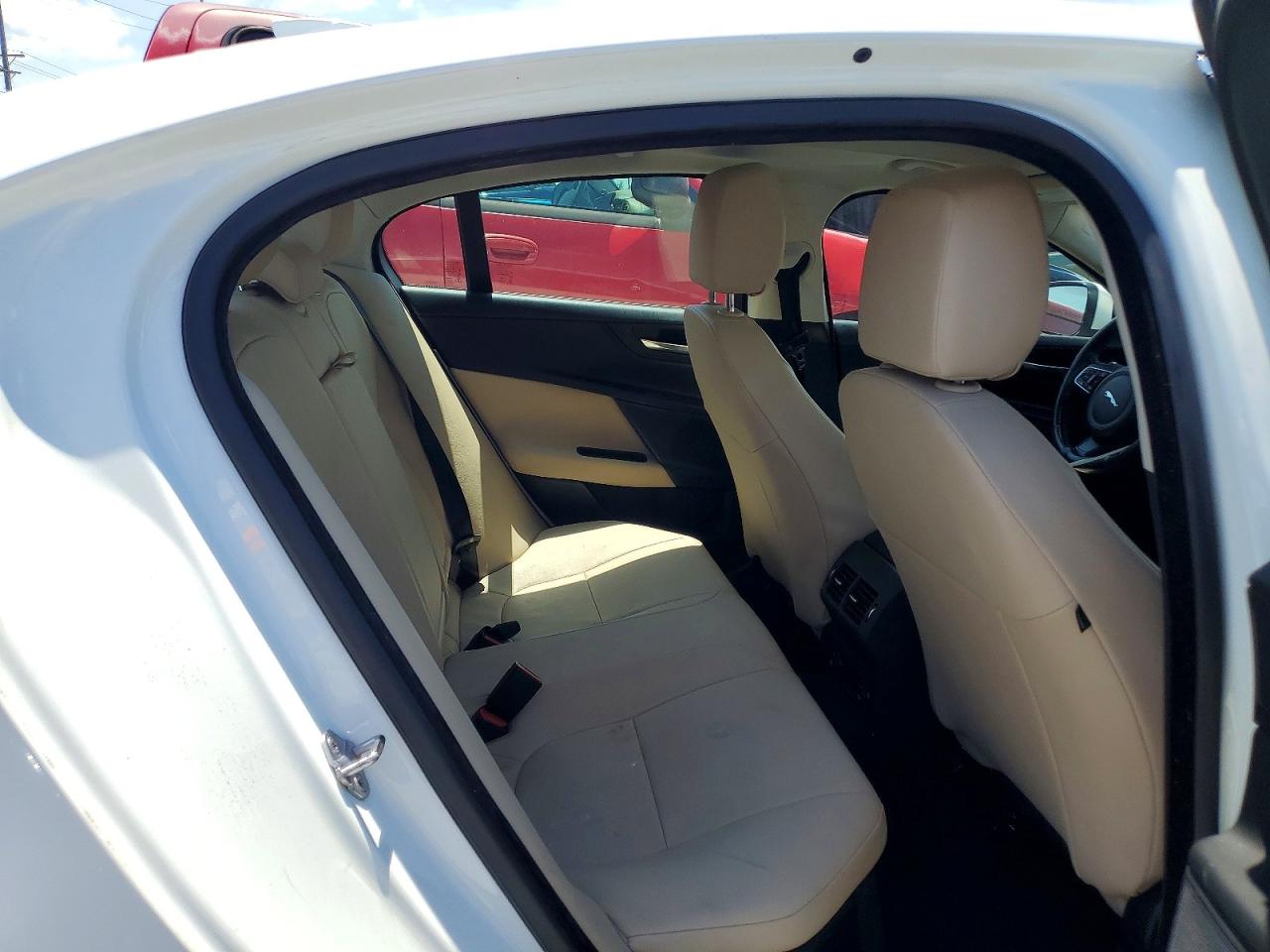 Jaguar XE Premium