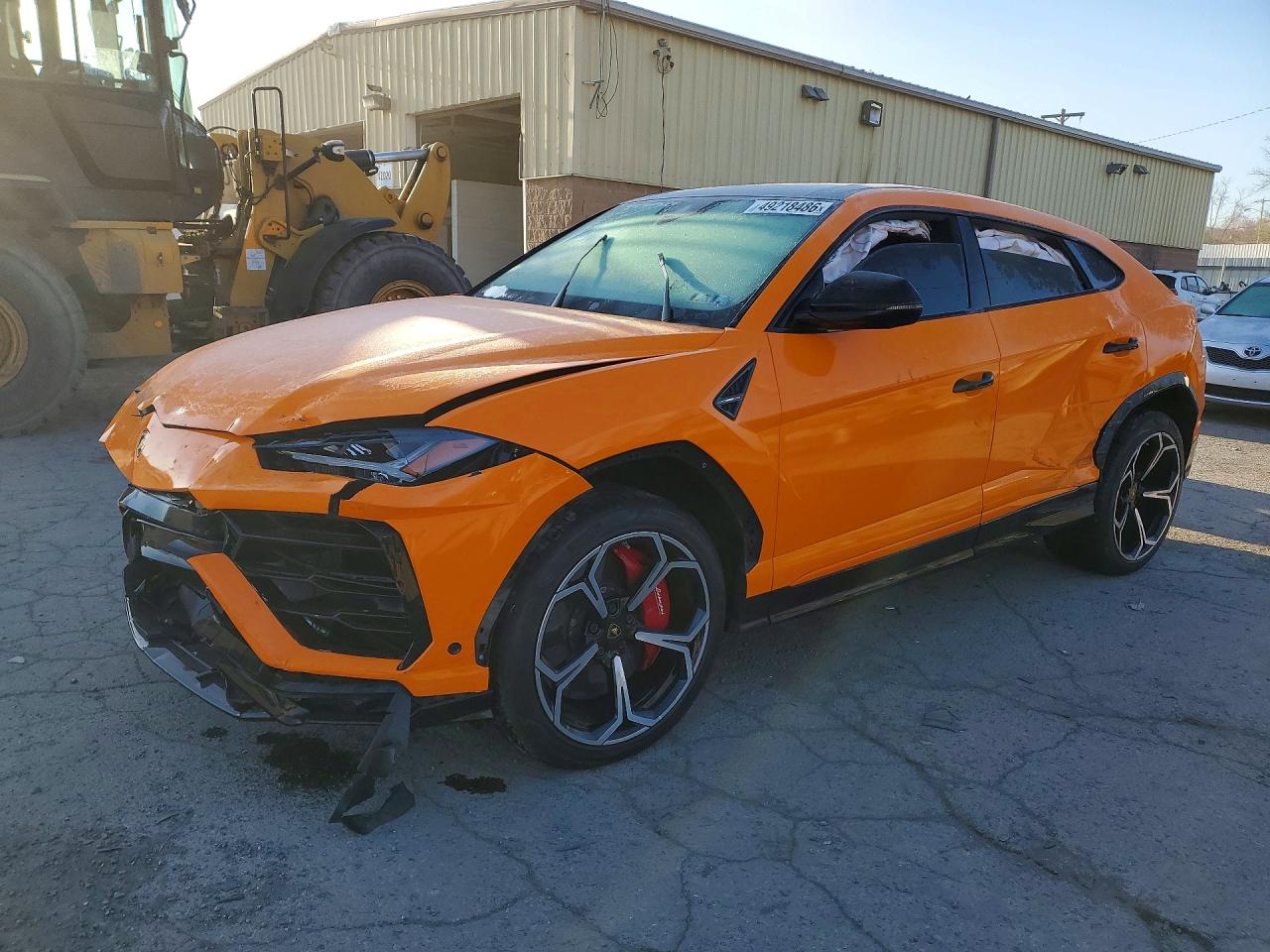 Salvage Lamborghini Urus Image