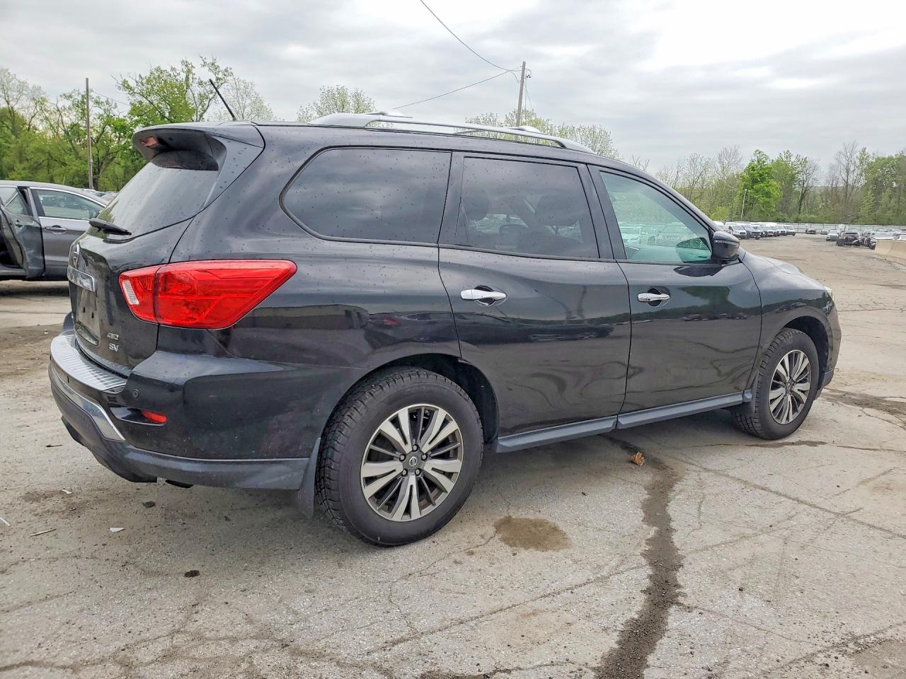Nissan Pathfinder Sv