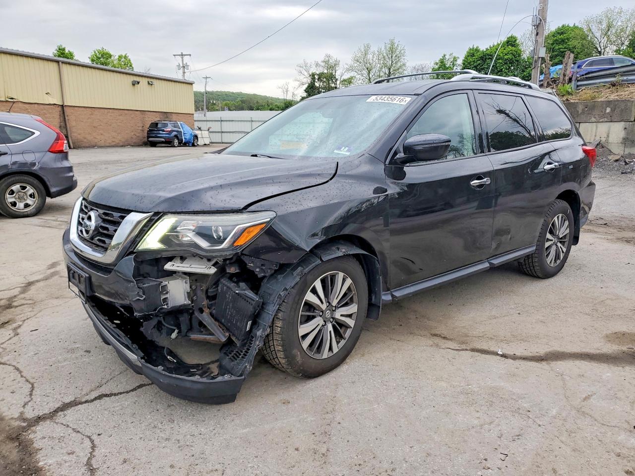 Salvage Nissan Pathfinder Image