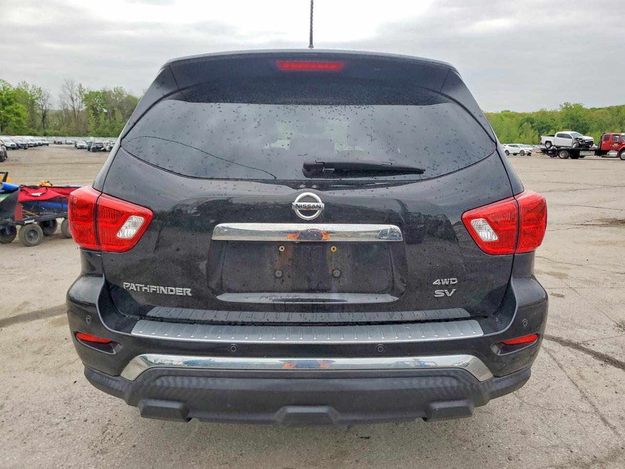 Nissan Pathfinder Sv