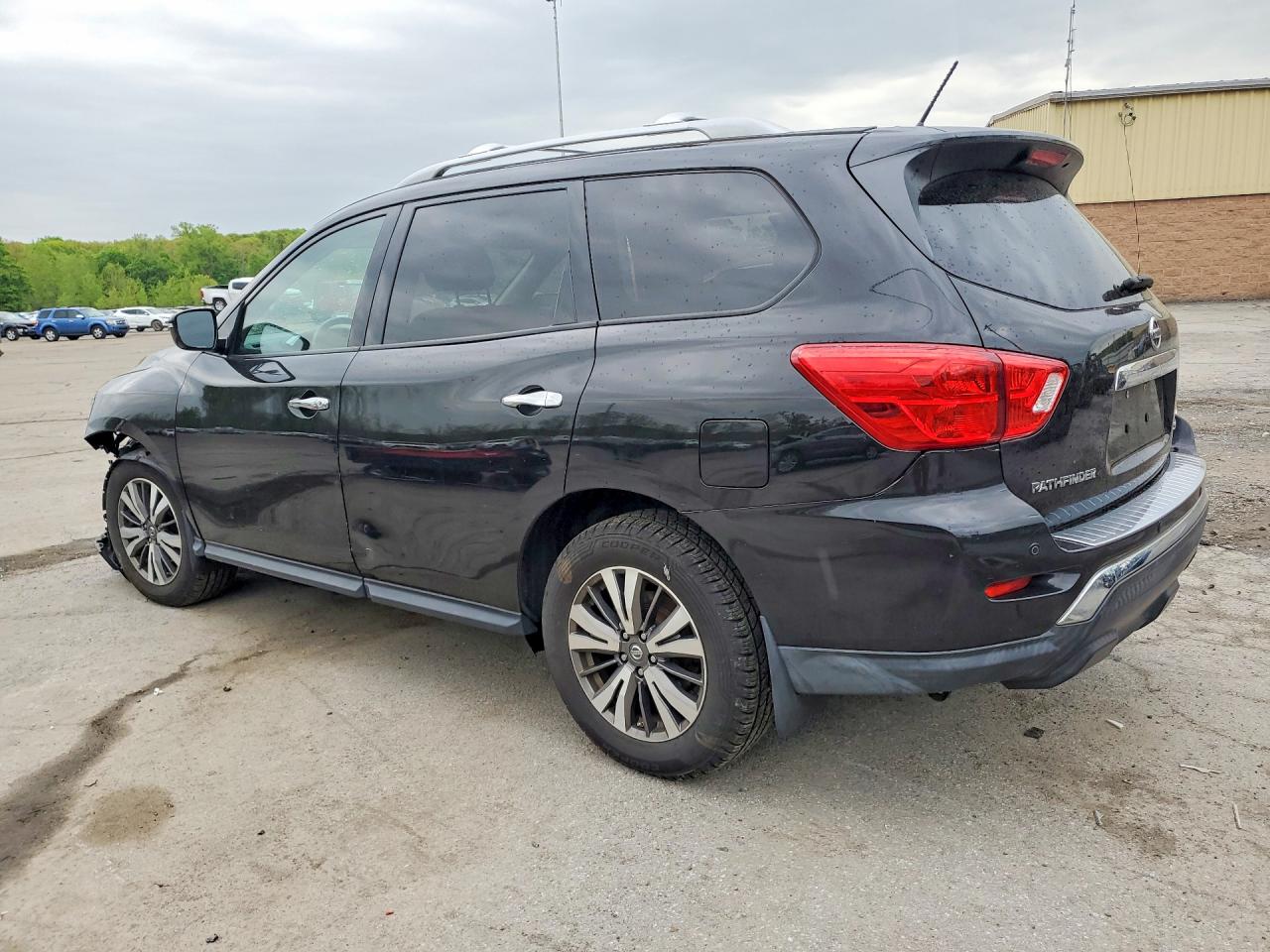 Nissan Pathfinder Sv