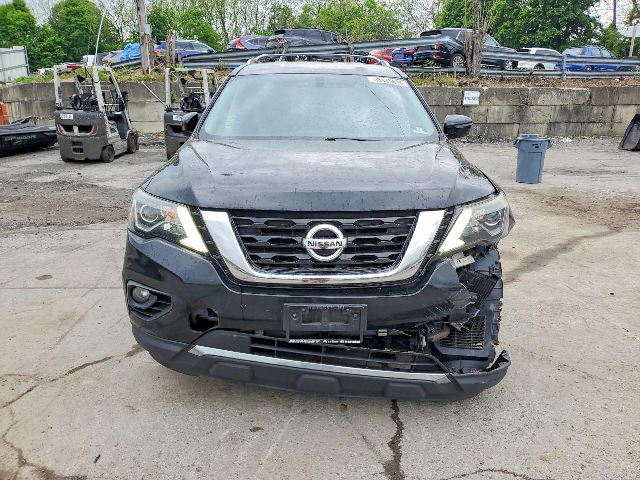 Nissan Pathfinder Sv