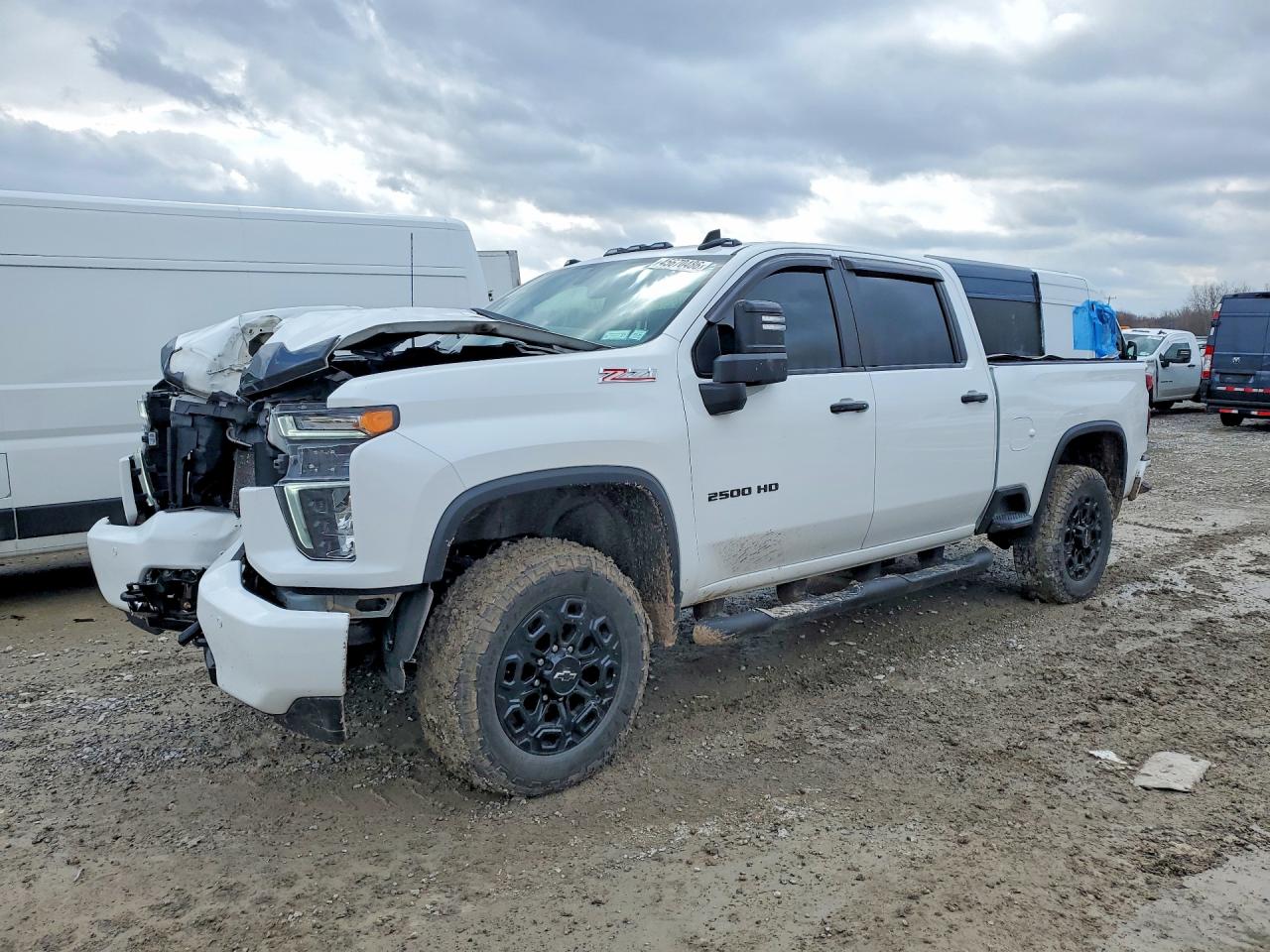 Salvage Chevrolet Silverado Image