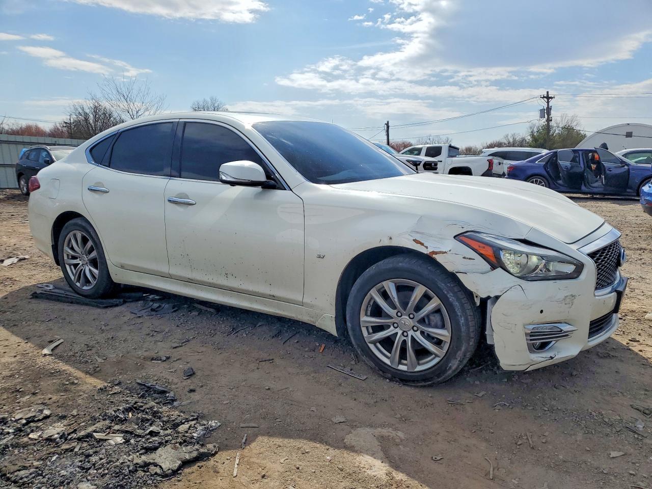 INFINITI Q70 3.7 Luxe