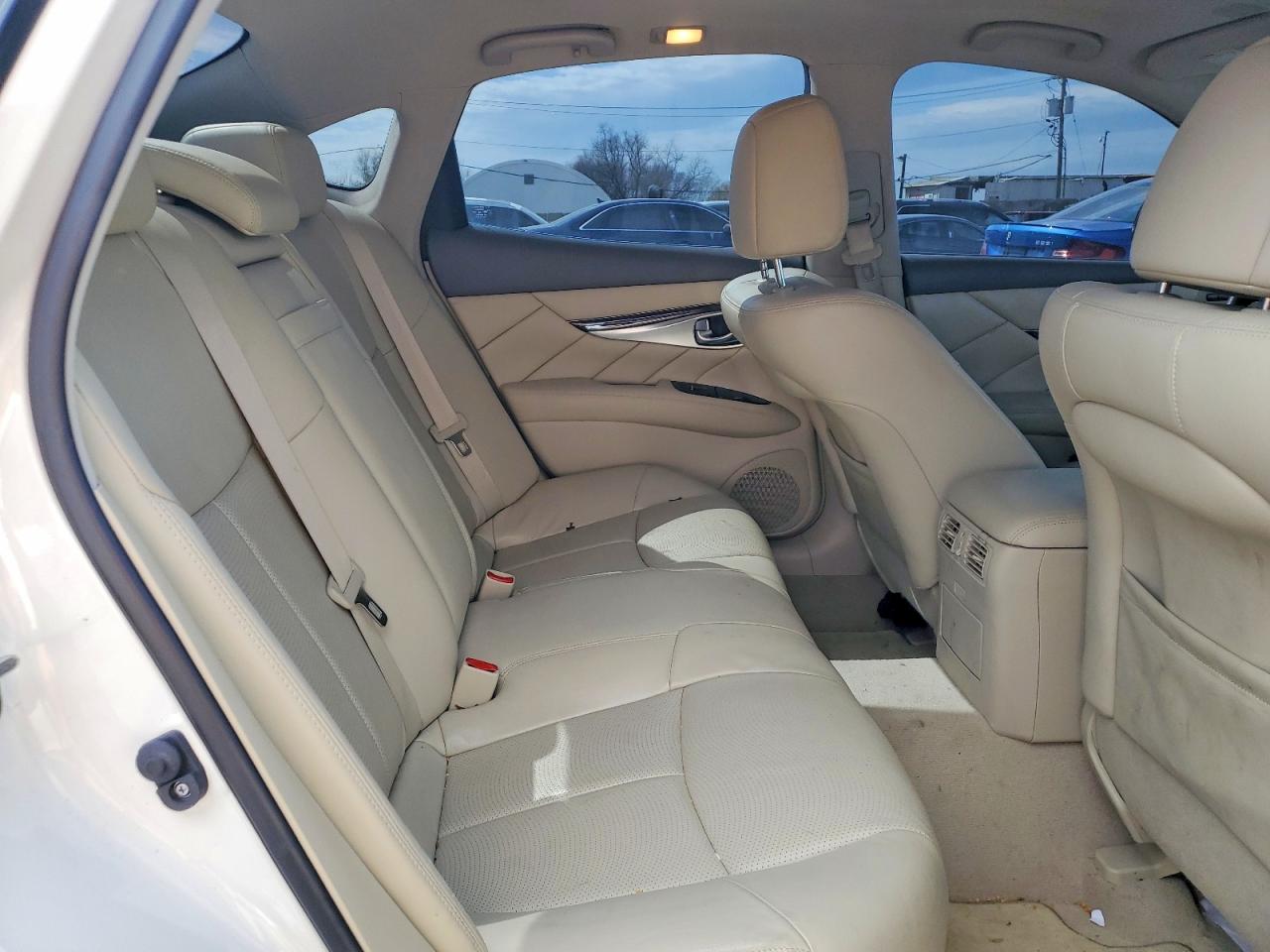 INFINITI Q70 3.7 Luxe