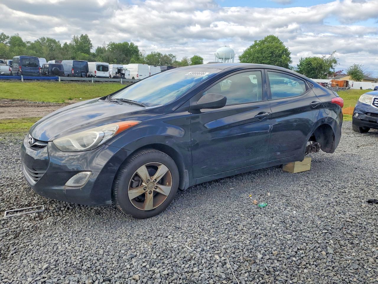 Salvage Hyundai ELANTRA Image