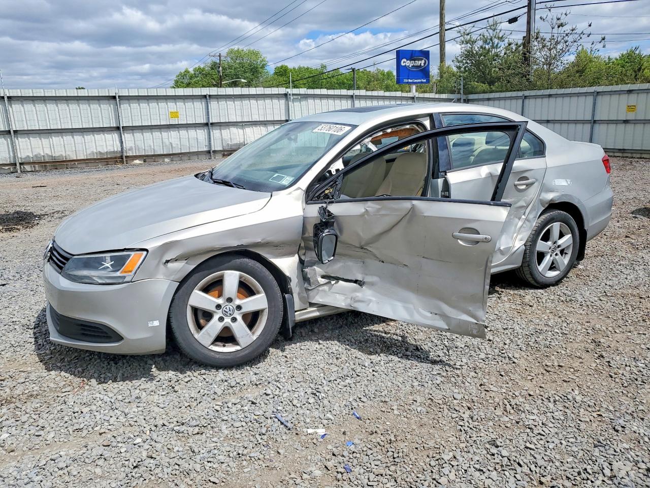 Salvage Volkswagen Jetta Image