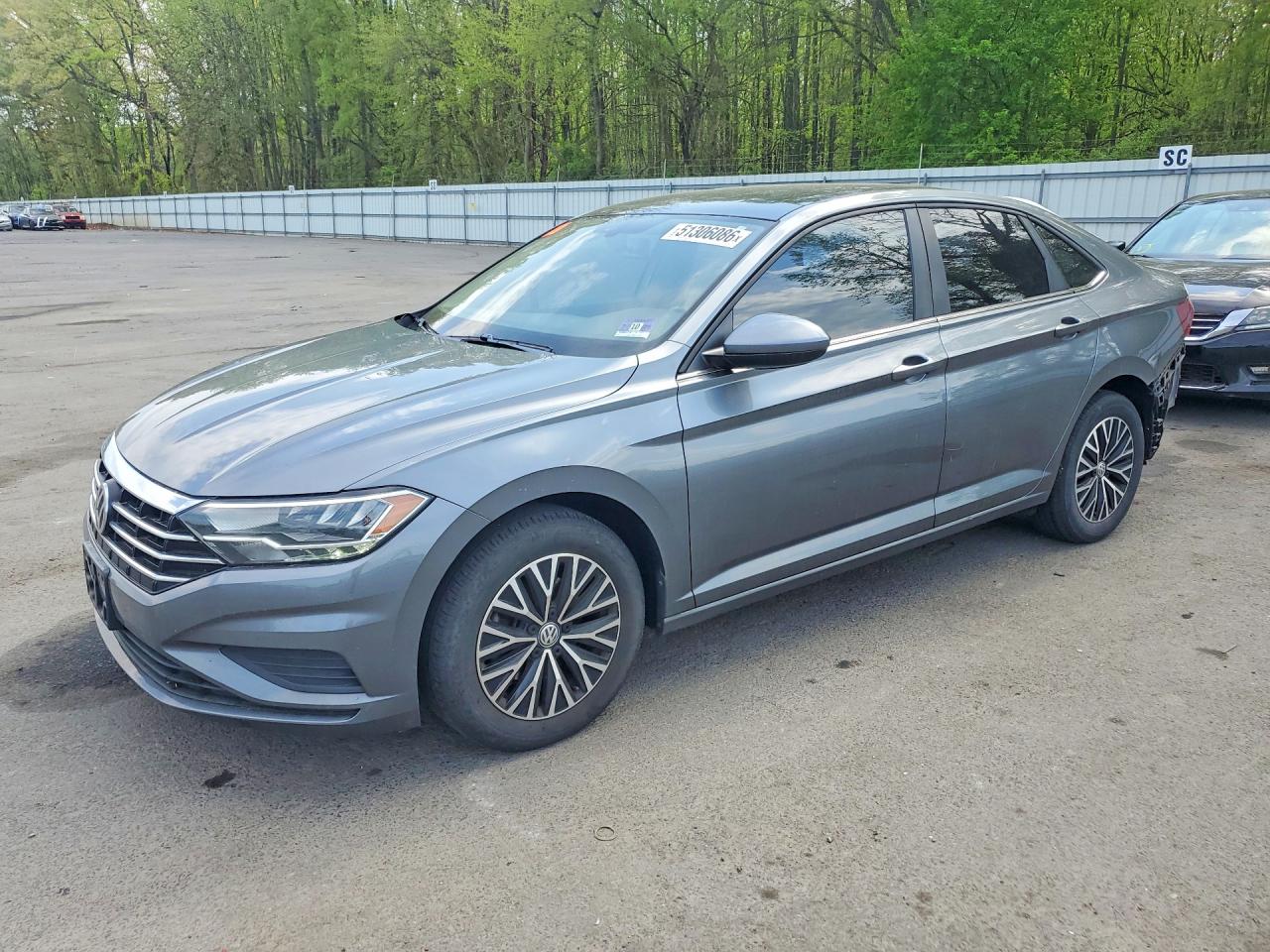 Salvage Volkswagen Jetta Image