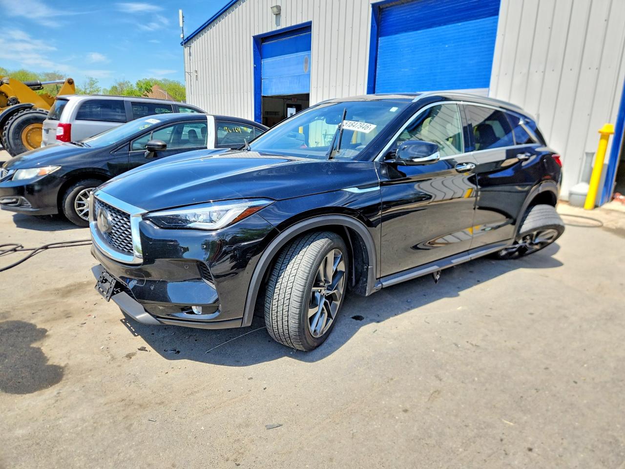 Salvage INFINITI Qx Image
