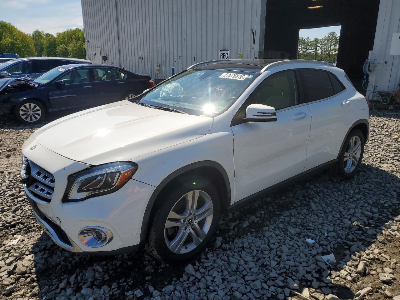 Salvage Mercedes-Benz GLA Image