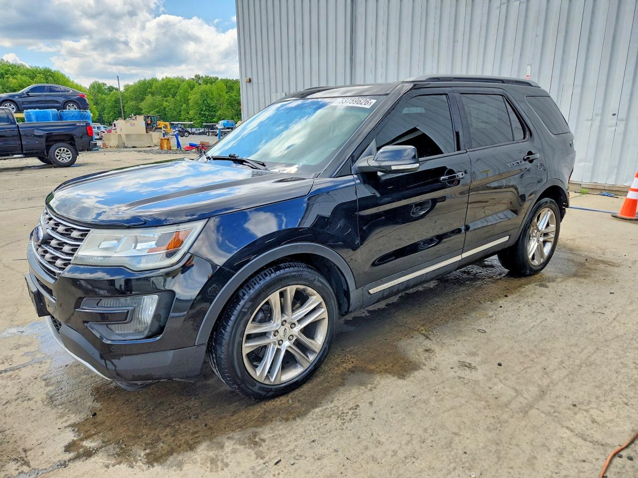 Salvage Ford Explorer Image