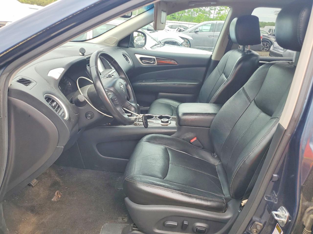 Nissan Pathfinder S