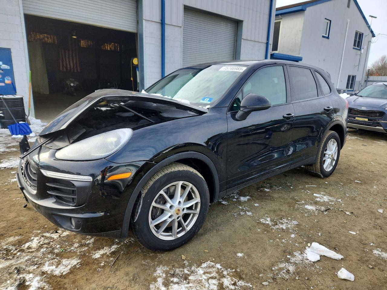 Salvage Porsche Cayenne Image