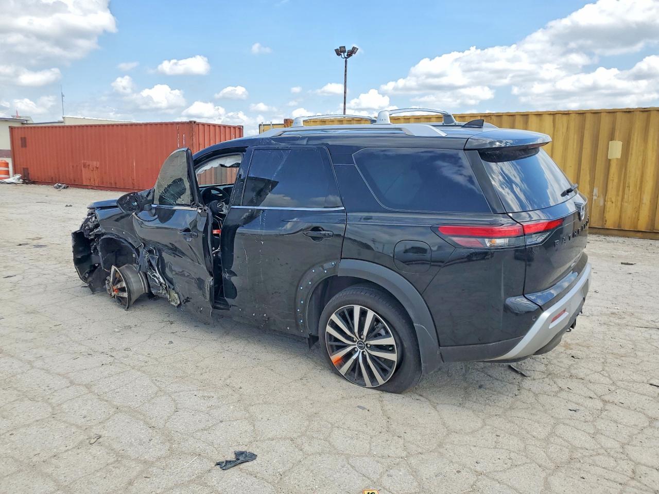 Nissan Pathfinder Platinum