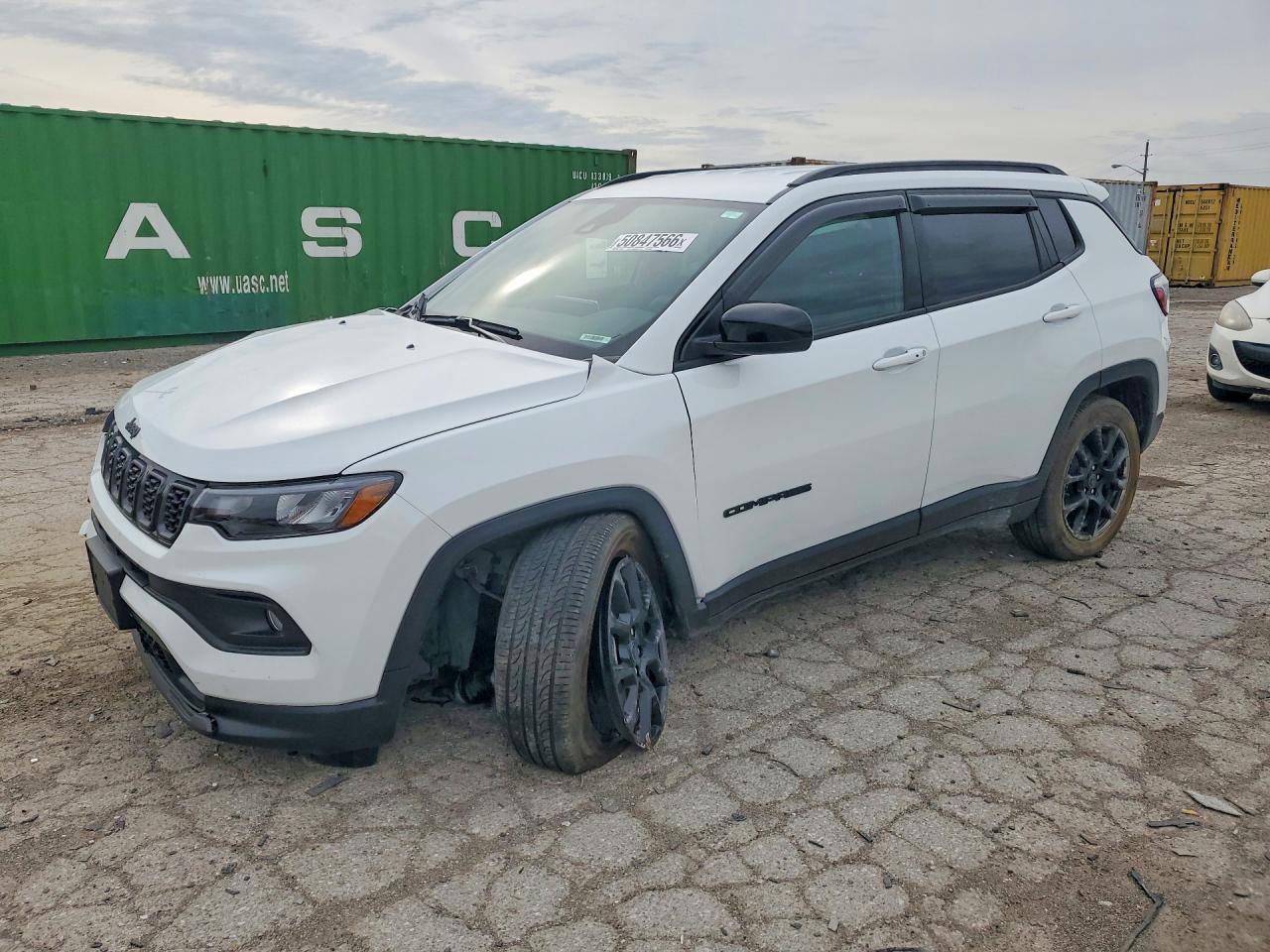 Salvage Jeep Compass Image