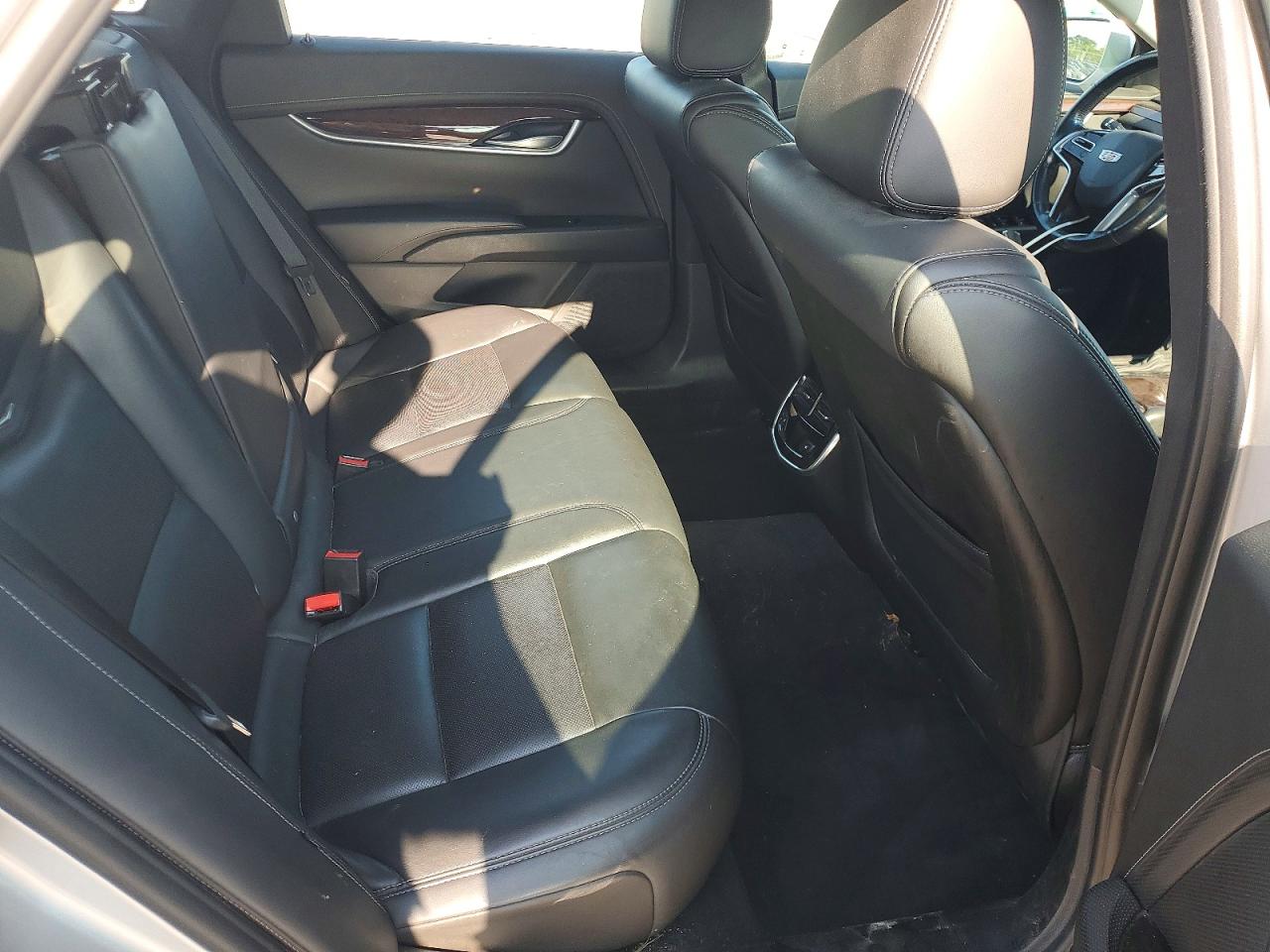 Cadillac XTS Luxury Collection